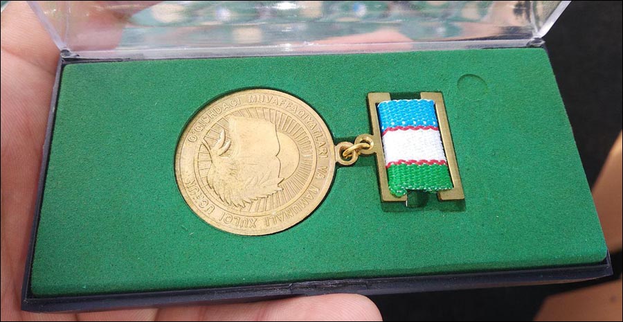 oltin medal rasmi